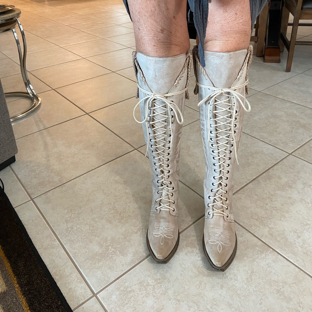 FREEBIRD Boots lace up
